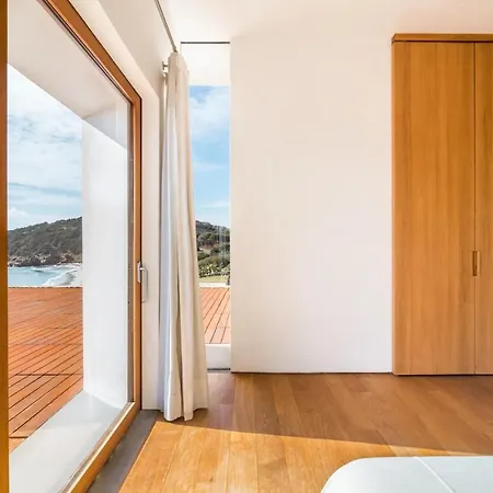 A Seafront Hideaway With Spectacular Water Views