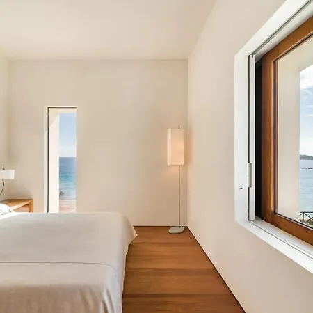 A Seafront Hideaway With Spectacular Water Views
