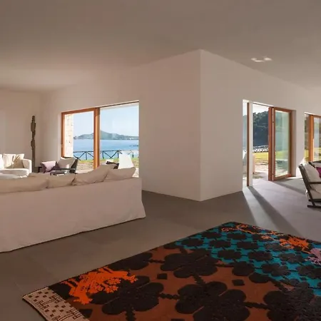 Casa de Férias A Seafront Hideaway With Spectacular Water Views *