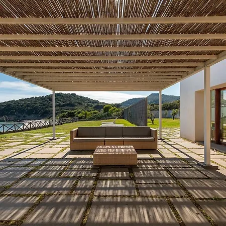 A Seafront Hideaway With Spectacular Water Views Casa de Férias *