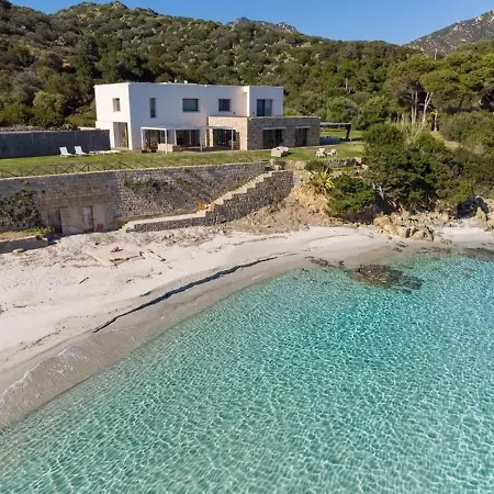 Σπίτι διακοπών A Seafront Hideaway With Spectacular Water Views *